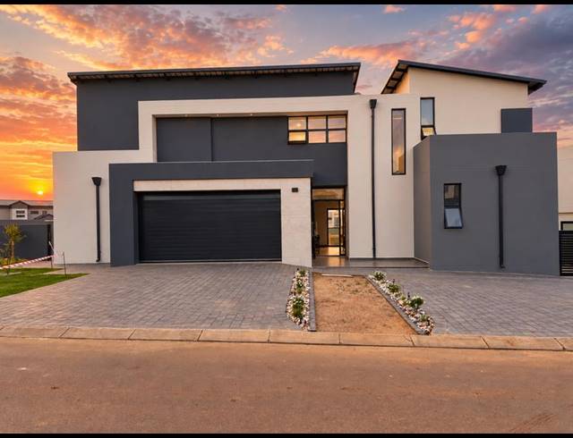 5 BEDROOM HOUSE FOR SALE IN MIDSTREAM HEIGHTS